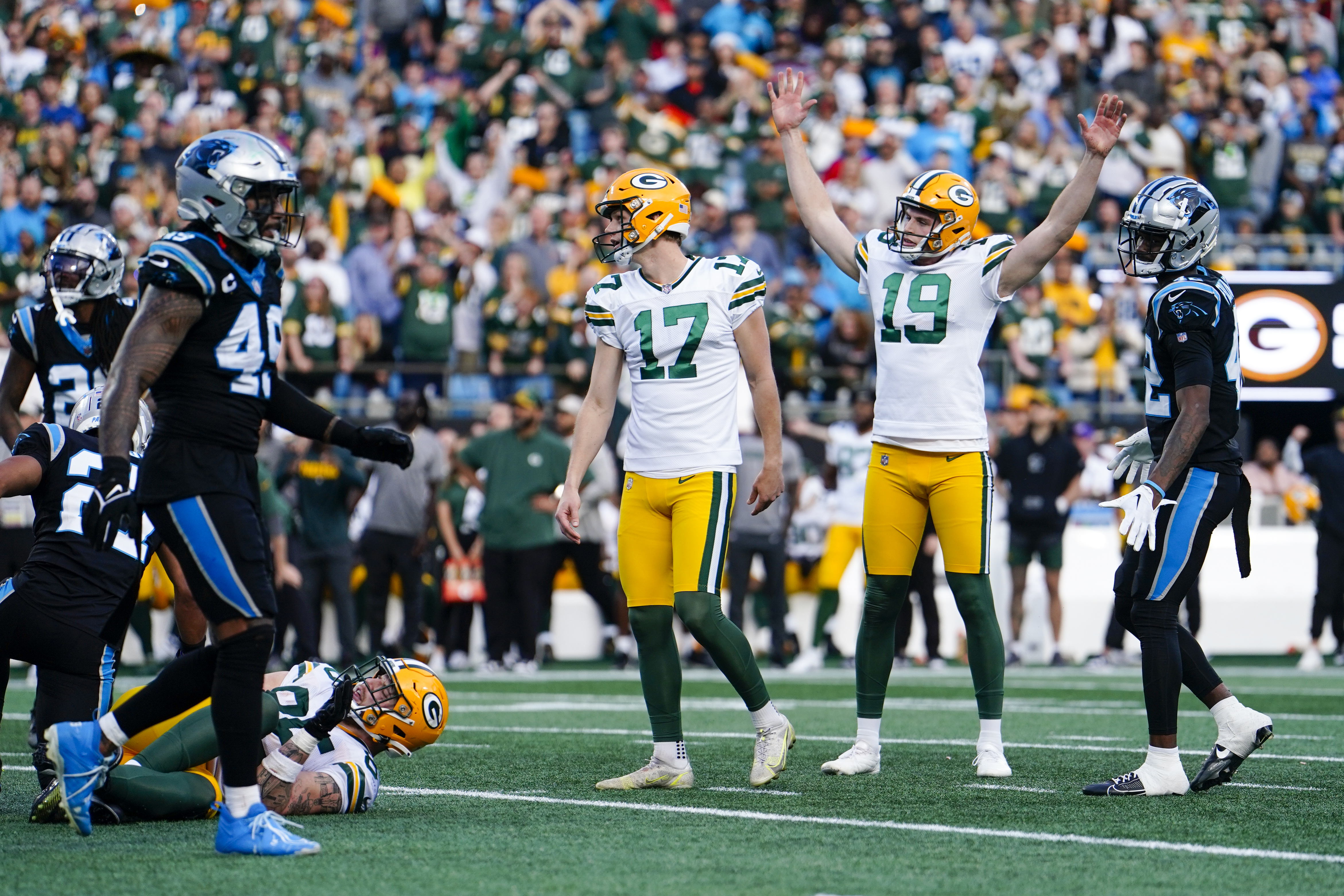 Green Bay Packers place kicker Anders Carlson (17) kicks the game winning field goal