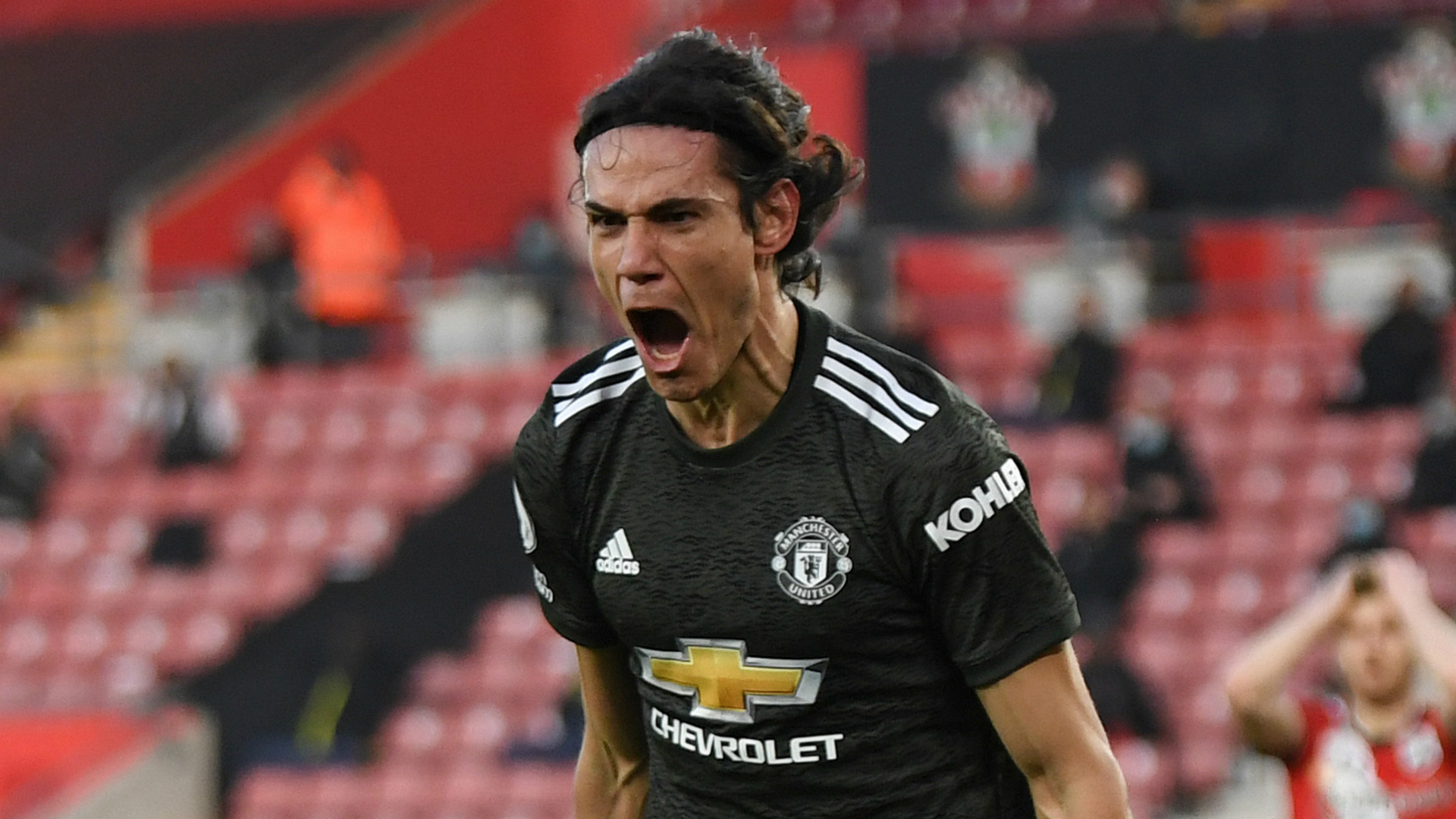 Manchester United prepare for Cavani future talks as Solskjaer praises veteran striker