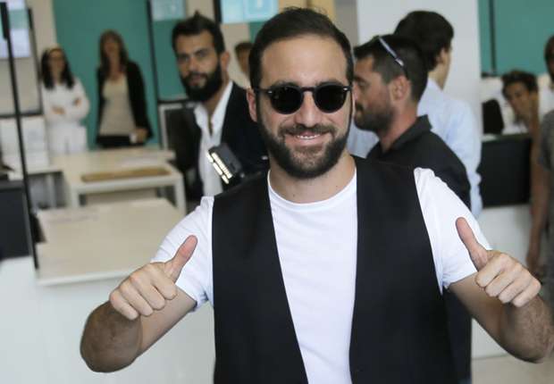 gonzalohiguain-cropped_16lavxdhmizbk1xic9ng2ygrwd.jpg