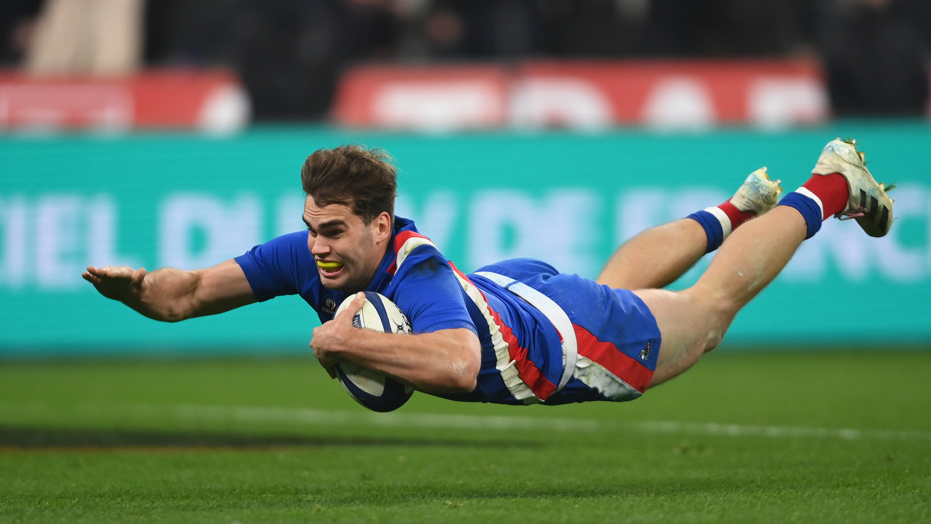 Damian Penaud scores try v New Zealand