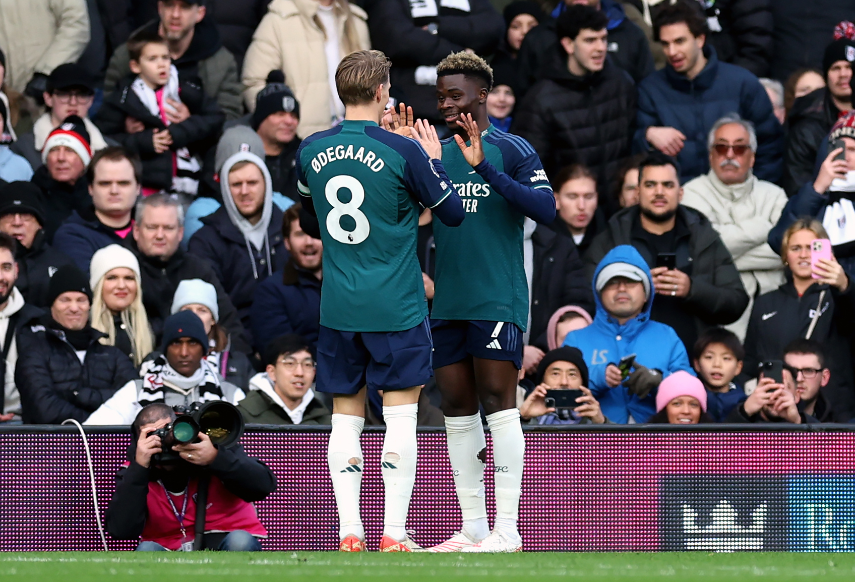 Fulham deny Arsenal chance to go top with victory at Craven Cottage