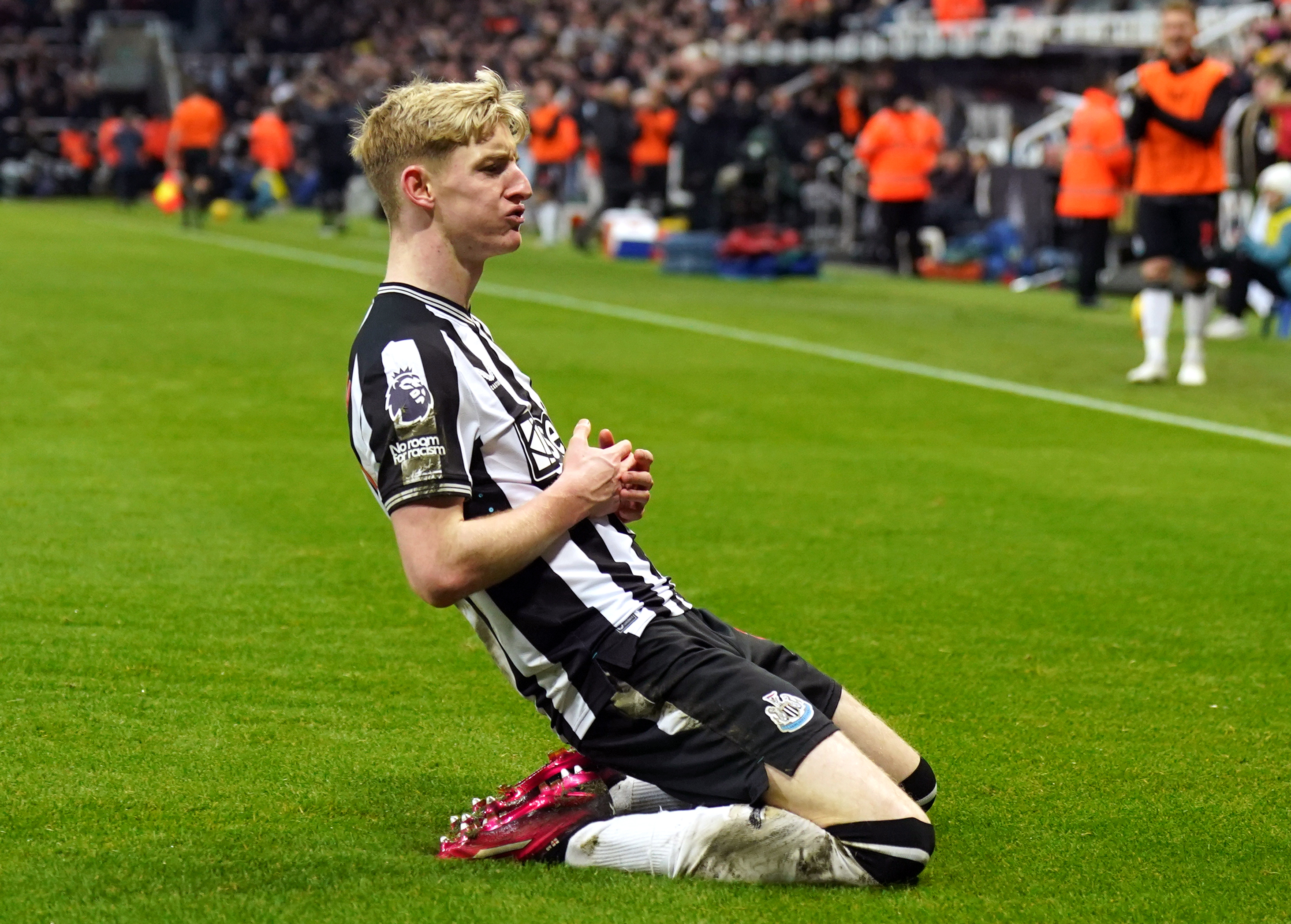 Eddie Howe backs Alexander Isak to become a fan favourite at Newcastle