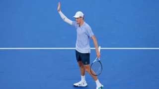 Sinner digs deep to reach Cincinnati quarters