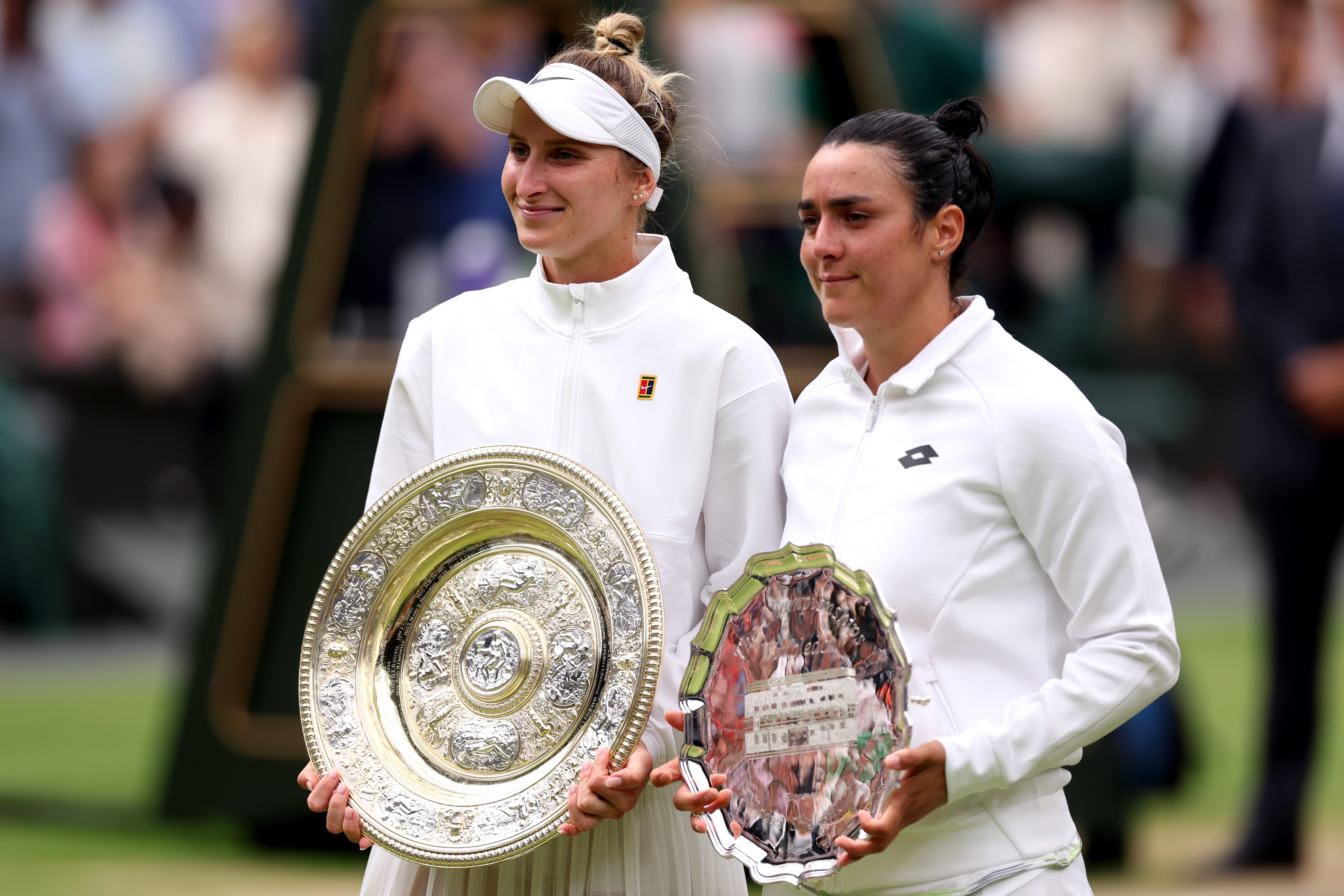Marketa Vondrousova (left) beat Ons Jabeur in the final