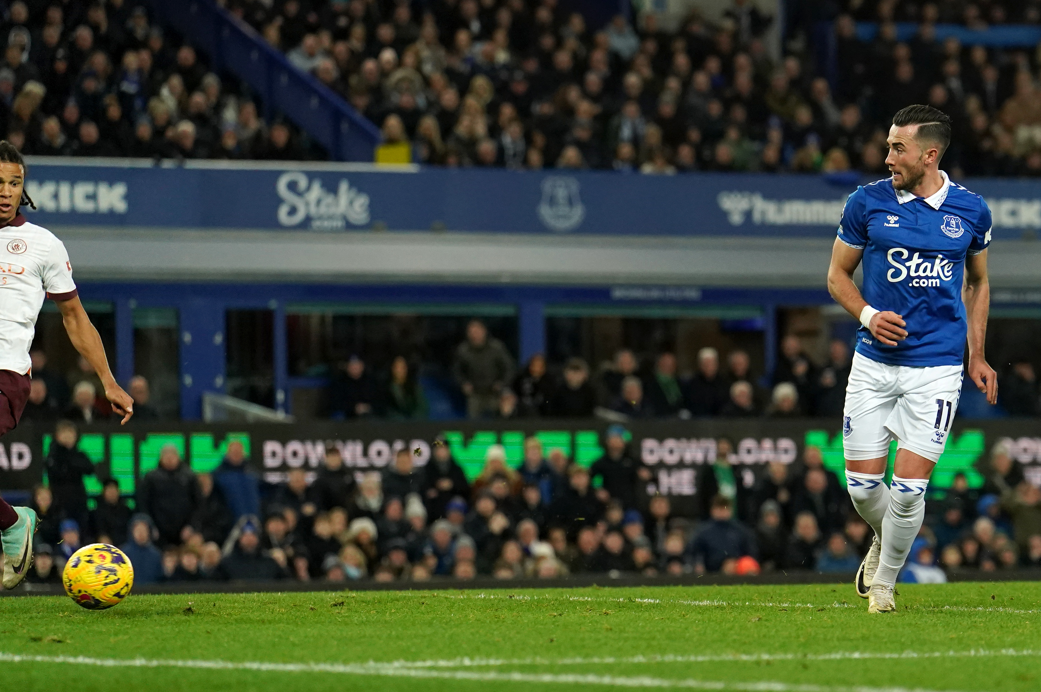 Manchester City climb into top four after coming from behind to win at Everton