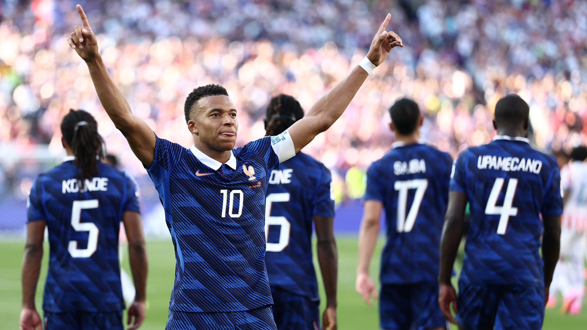 Deschamps verdedigt aanvoerder Mbappé na kritiek: 'Kylian is allesbehalve een dictator'