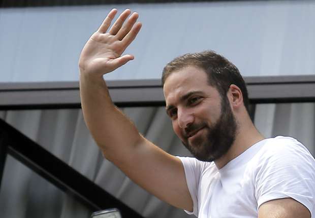 gonzalohiguain-cropped_1xeu027grzv191b75xm26e398a.jpg