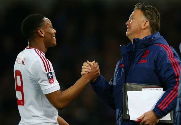 van-gaal-martial-cropped_119halv19tuuj1r63qfqar64f6.jpg