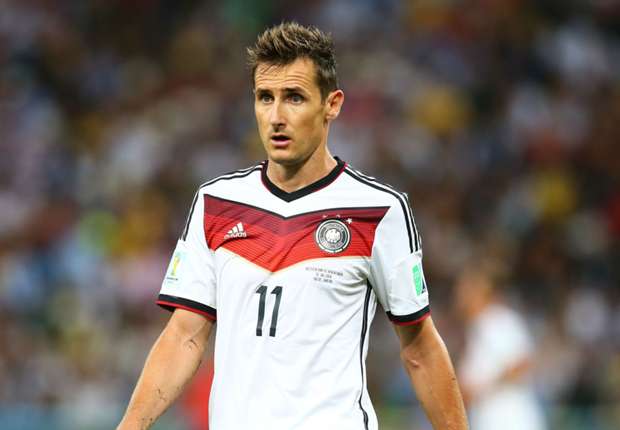 miroslavklose-cropped_1f047squ6ou9x1o9lm13lc9u1q.jpg