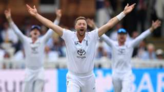 Seamers star as England build big lead over Pakistan