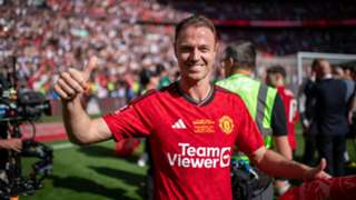 Jonny Evans in talks with Man Utd over new deal