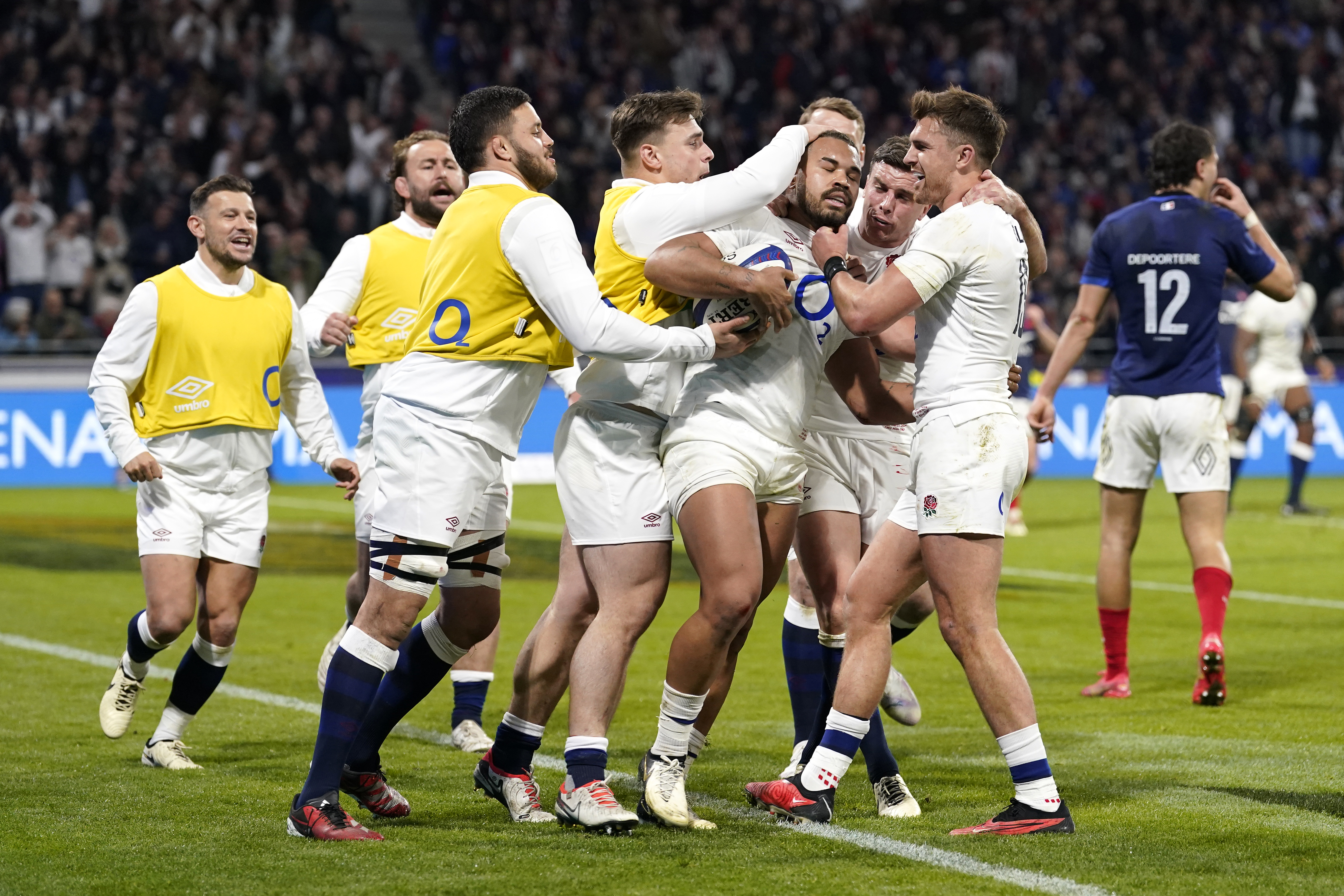 England’s Ollie Lawrence celebrates scoring