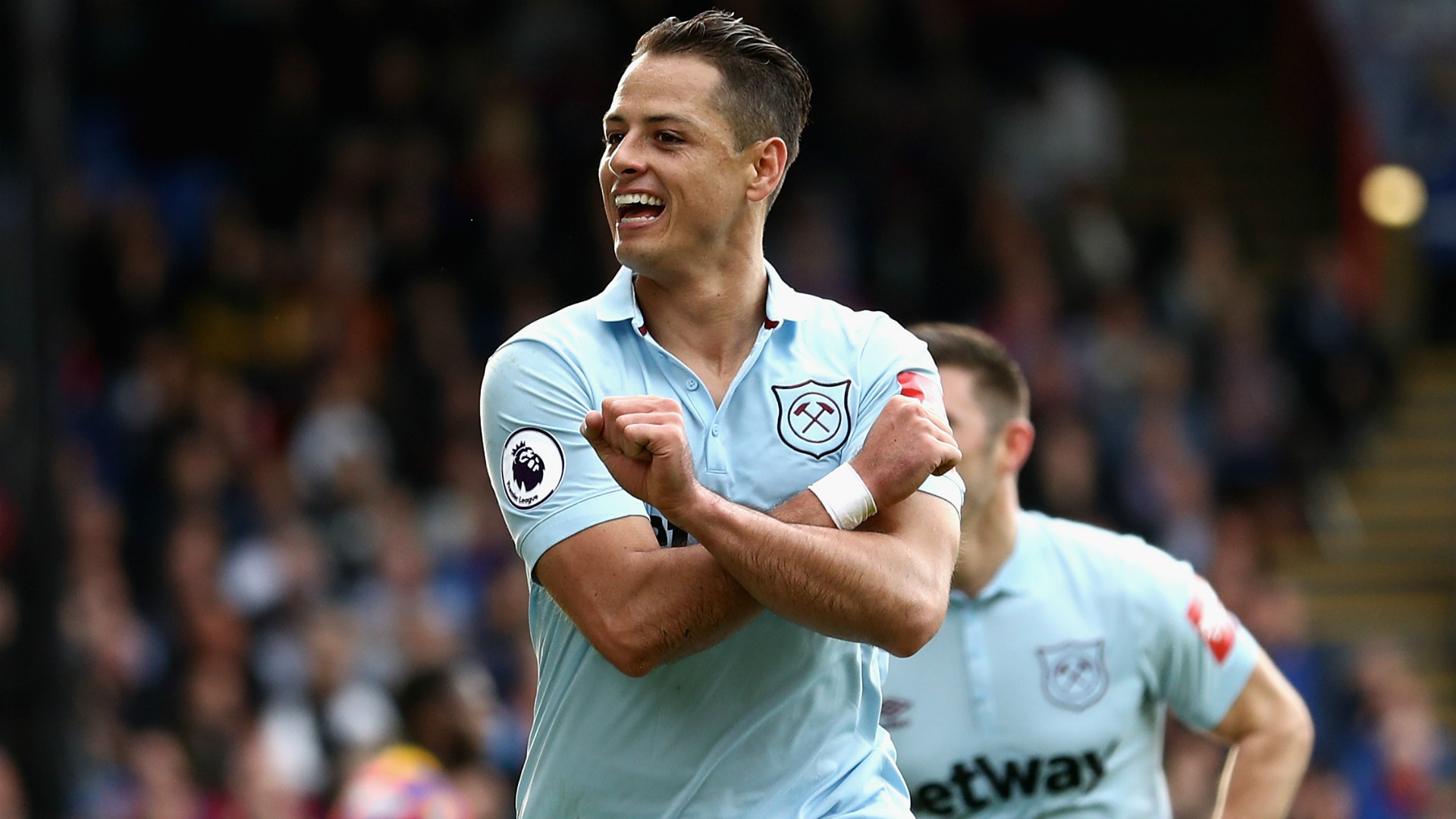 Chicharito pushing for West Ham exit