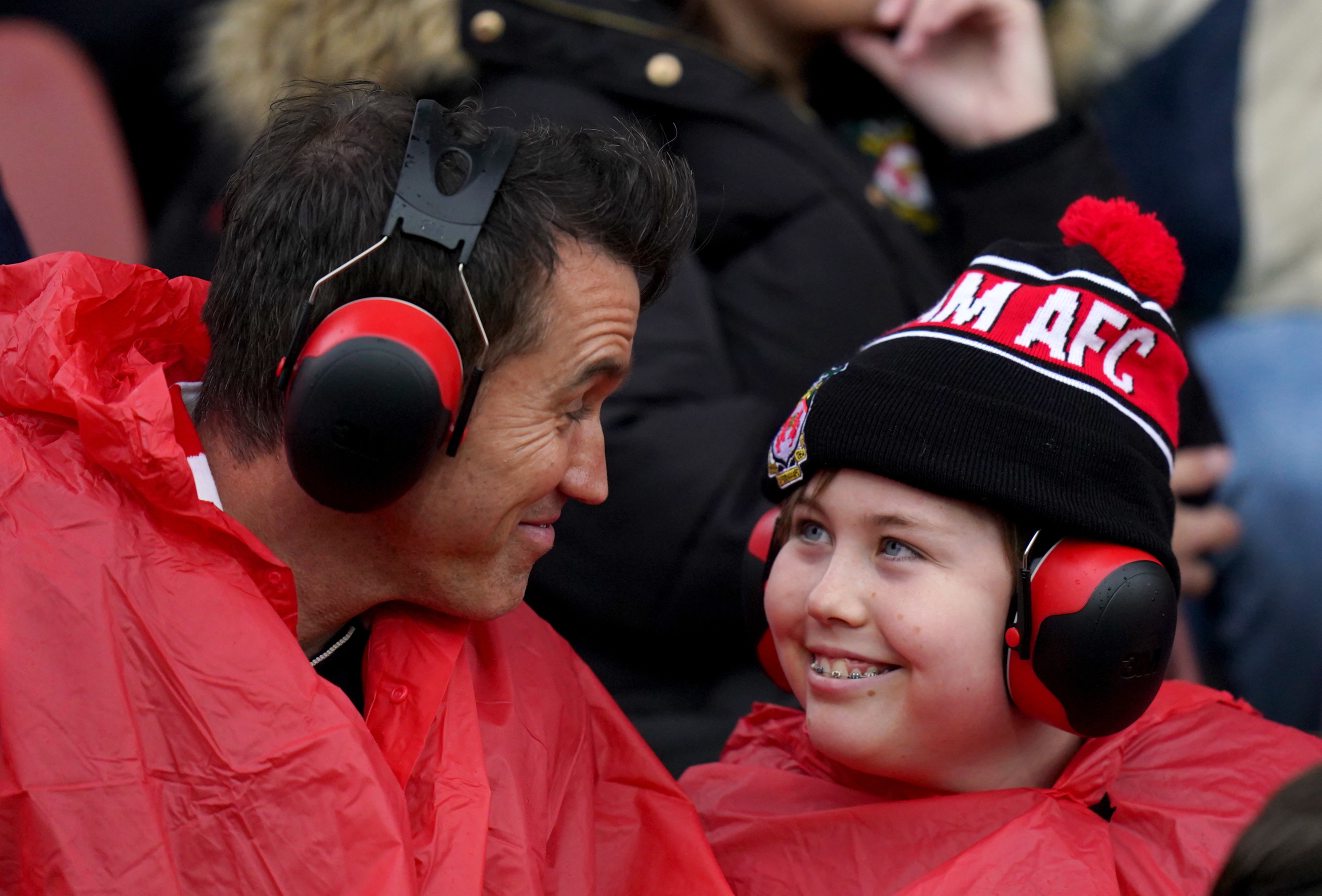 Rob McElhenney with a fan