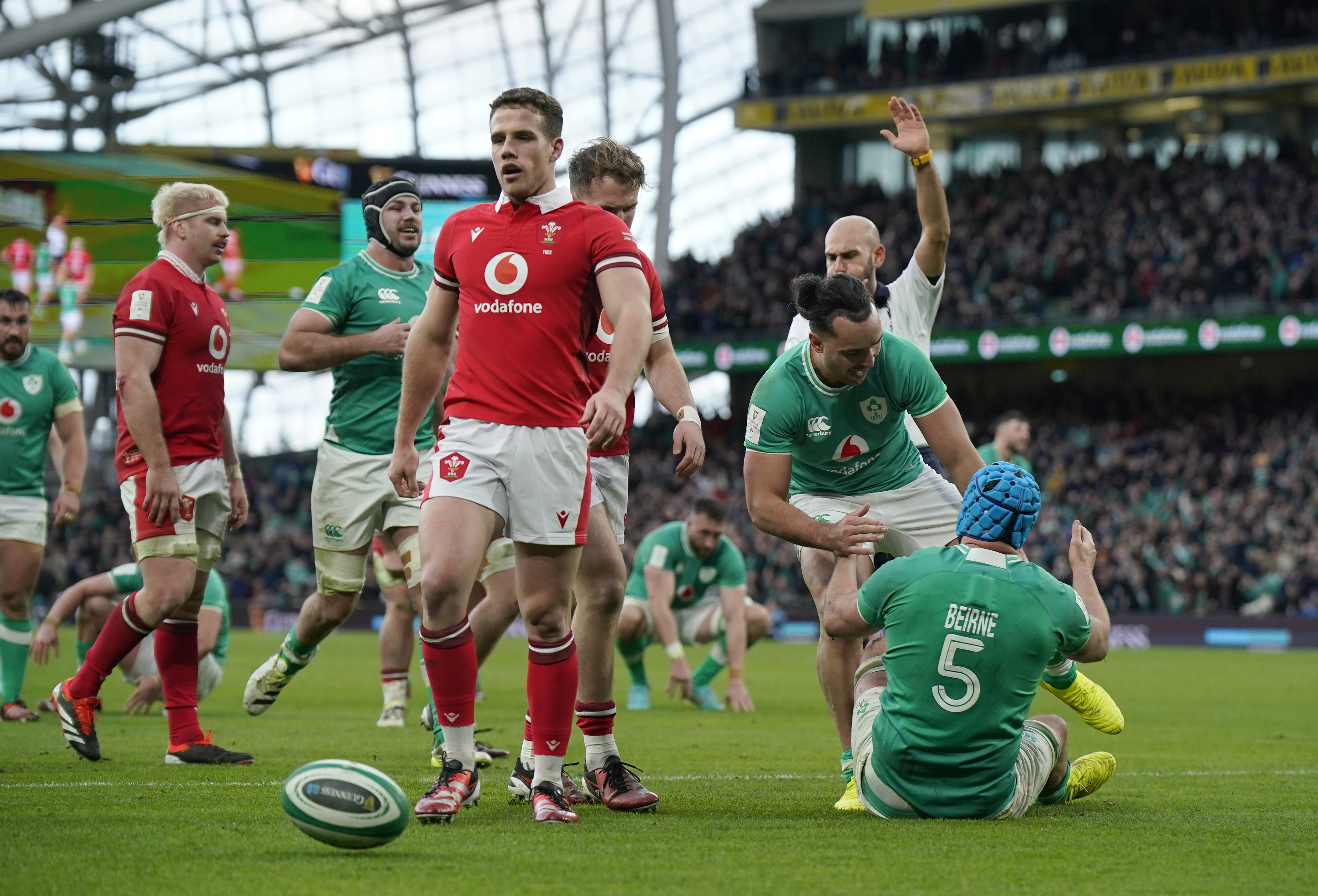Ireland stay on course for successive Grand Slam titles with victory over Wales