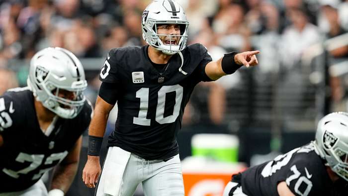 Raiders' Garoppolo receives positive news on back injury