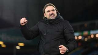 Leeds take top spot in Championship as Burnley and Sunderland falter