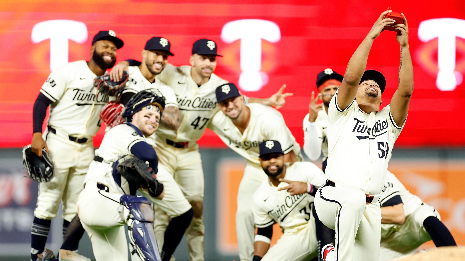 MLB: Paddack pitches Twins to 11th straight victory