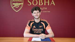 Arsenal sign goalkeeper Meslier from Leeds