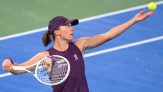 Swiatek proves too much for Li in Wuhan quarter-finals