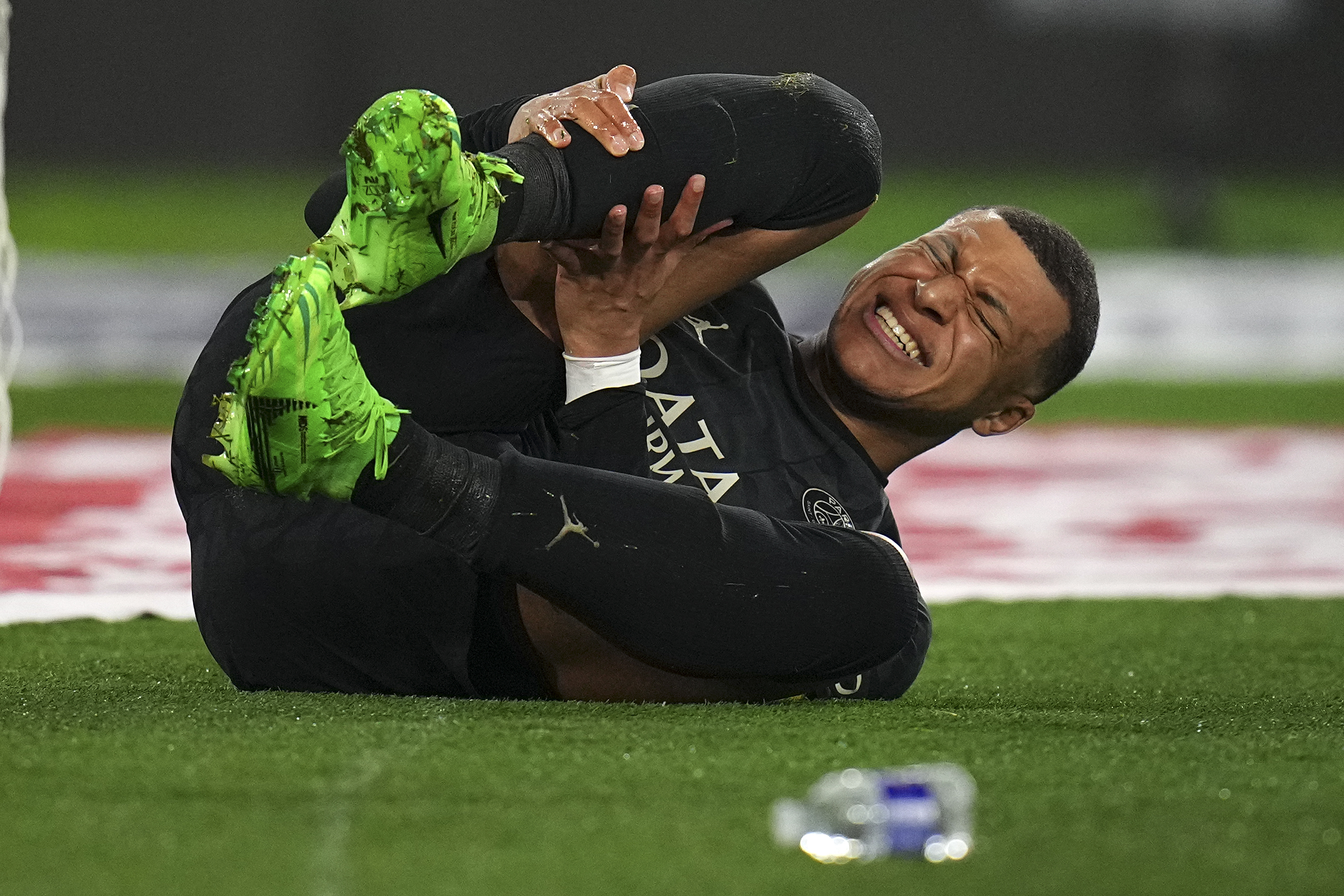Kylian Mbappe appeared to suffer an injury against Monaco