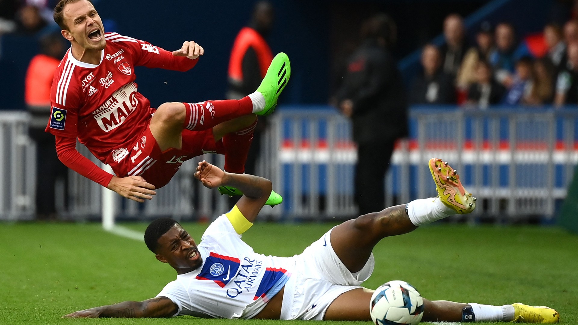 Kimpembe Avoids Red Card But Sustains Injury Following Late Lunge In ...