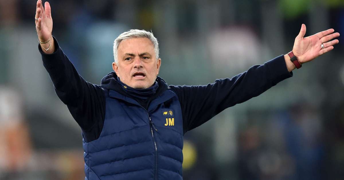 Mourinho Takes A Dig At Roma Critics I Could Have Left In December But This Is My Life 