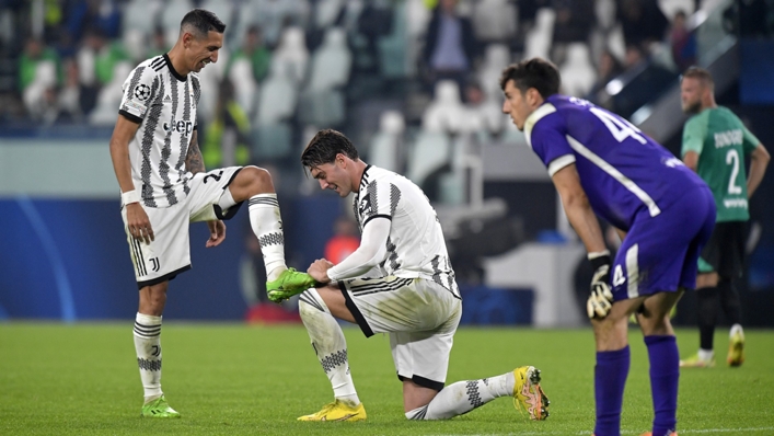 Vlahovic celebrates his goal with Di Maria