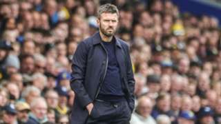 Neville expects Man Utd to give under-fire Carrick until January
