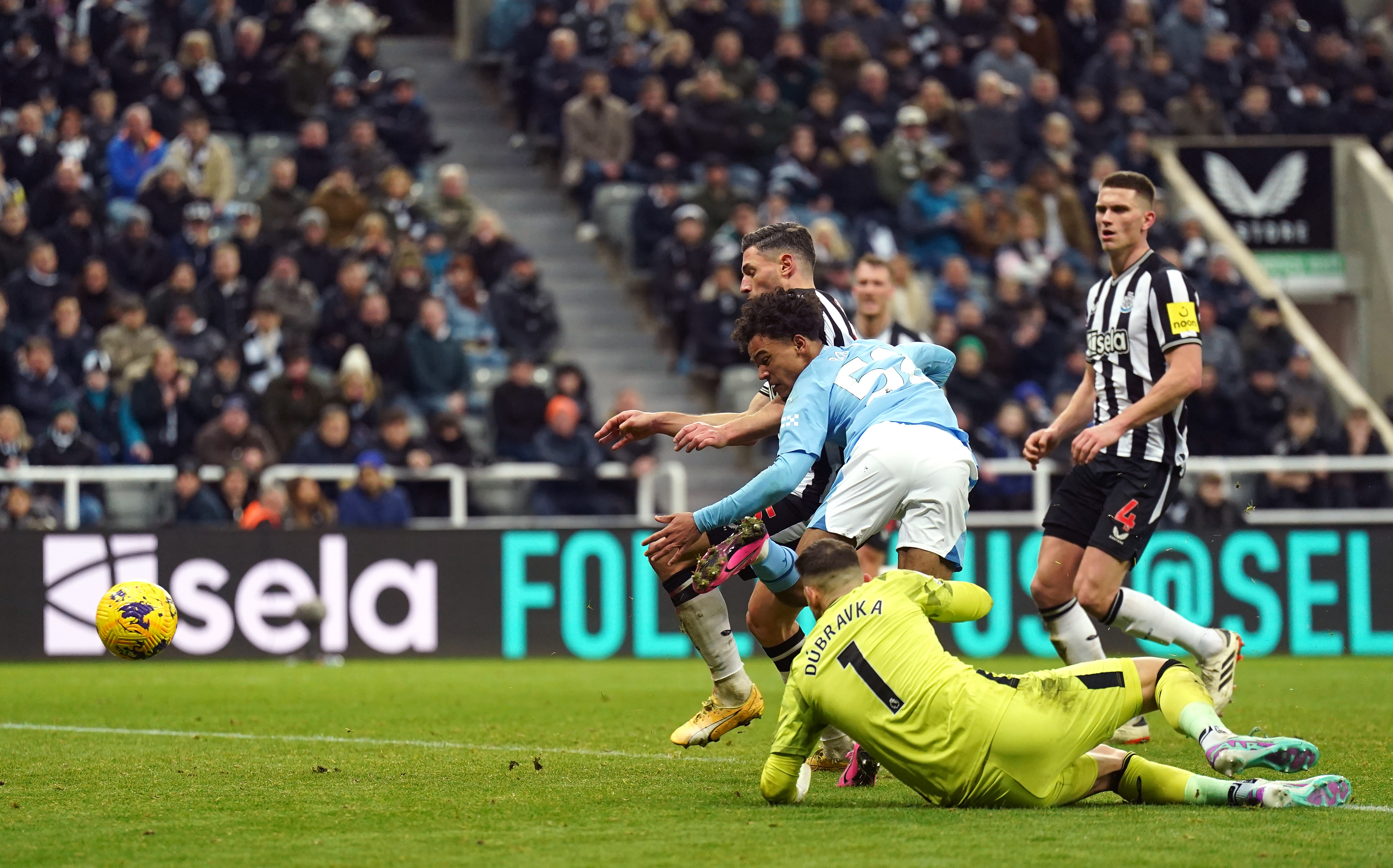 Oscar Bobb scores the winner