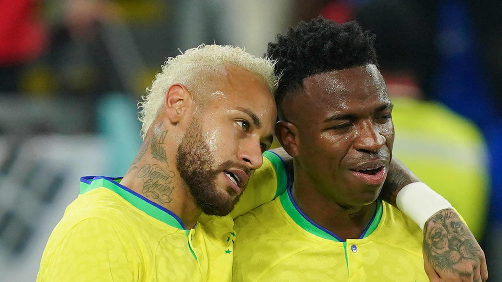 Vinicius envoie "un gros câlin" à Pelé et dit que le Brésil peut "continuer à danser jusqu'à la finale"