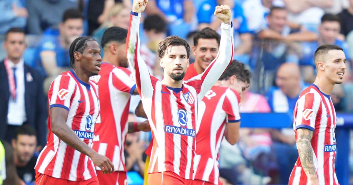 Álex Baena celebrates after scoring Atlético Madrid's late winner at Espanyol