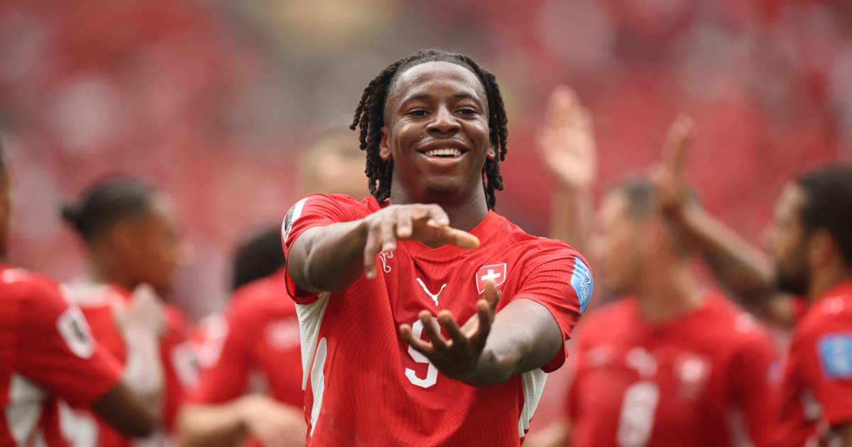Johan Manzambi celebrating with Freiburg