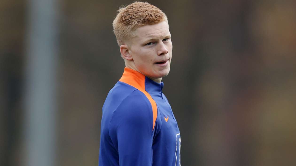Koeman praises Netherlands teenager Smit with Pedri comparison