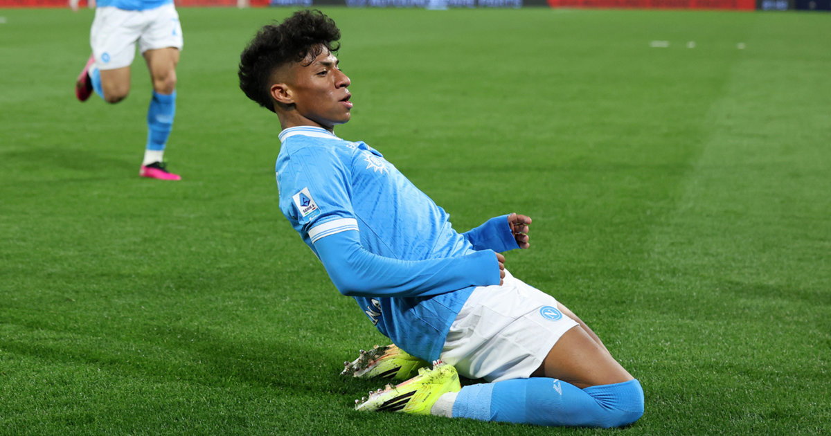 Napoli 2-2 Roma: Santos nets late leveller for Conte's men on Serie A debut