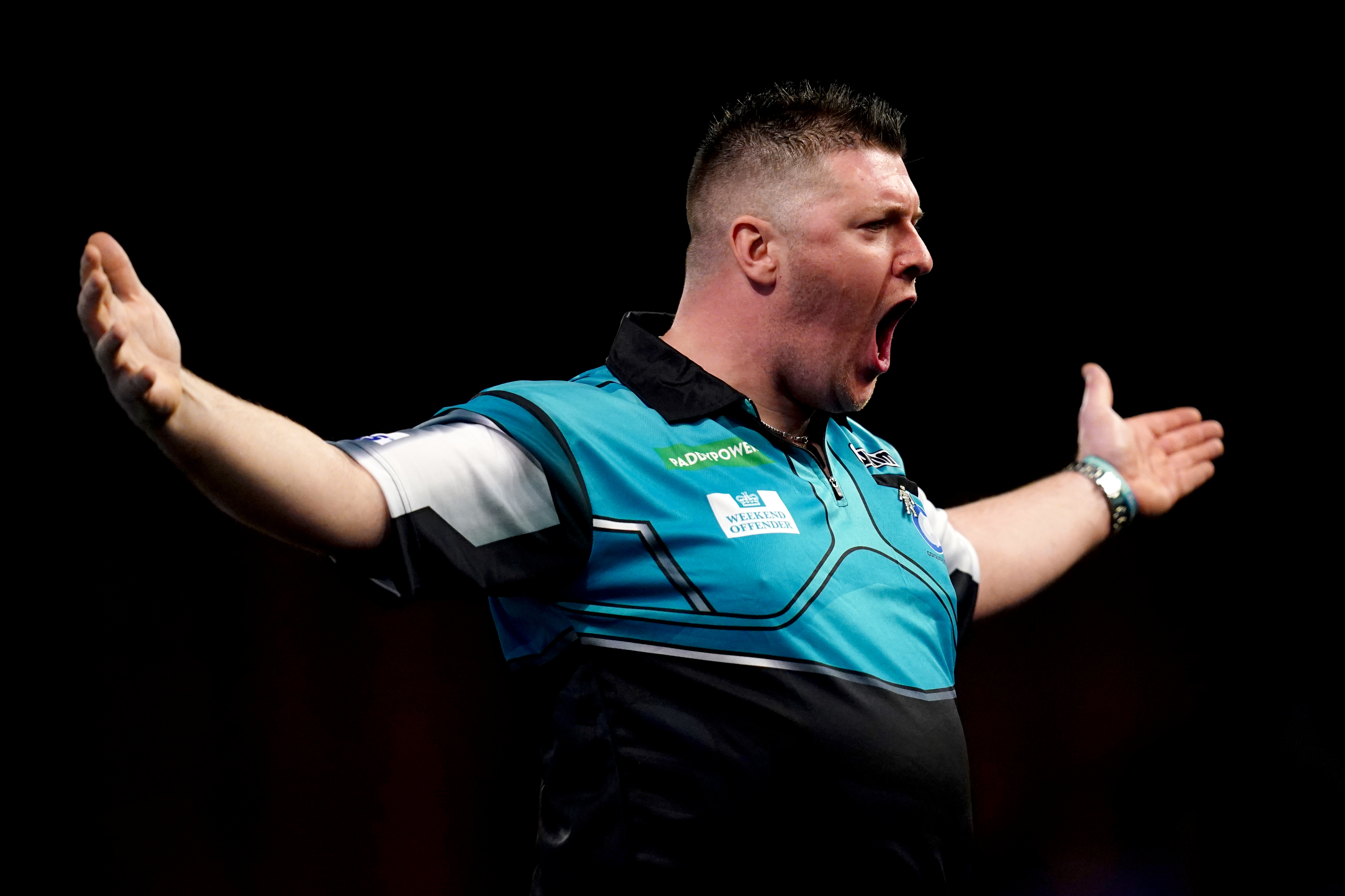 Daryl Gurney celebrates defeating Steve Beaton