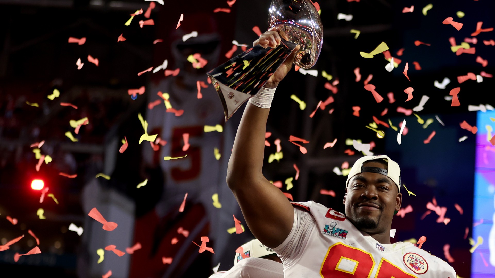 Chiefs All-Pro DT Jones ends holdout, signs one-year deal