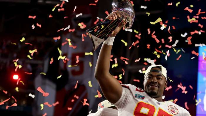 Chiefs All-Pro DT Jones ends holdout, signs one-year deal