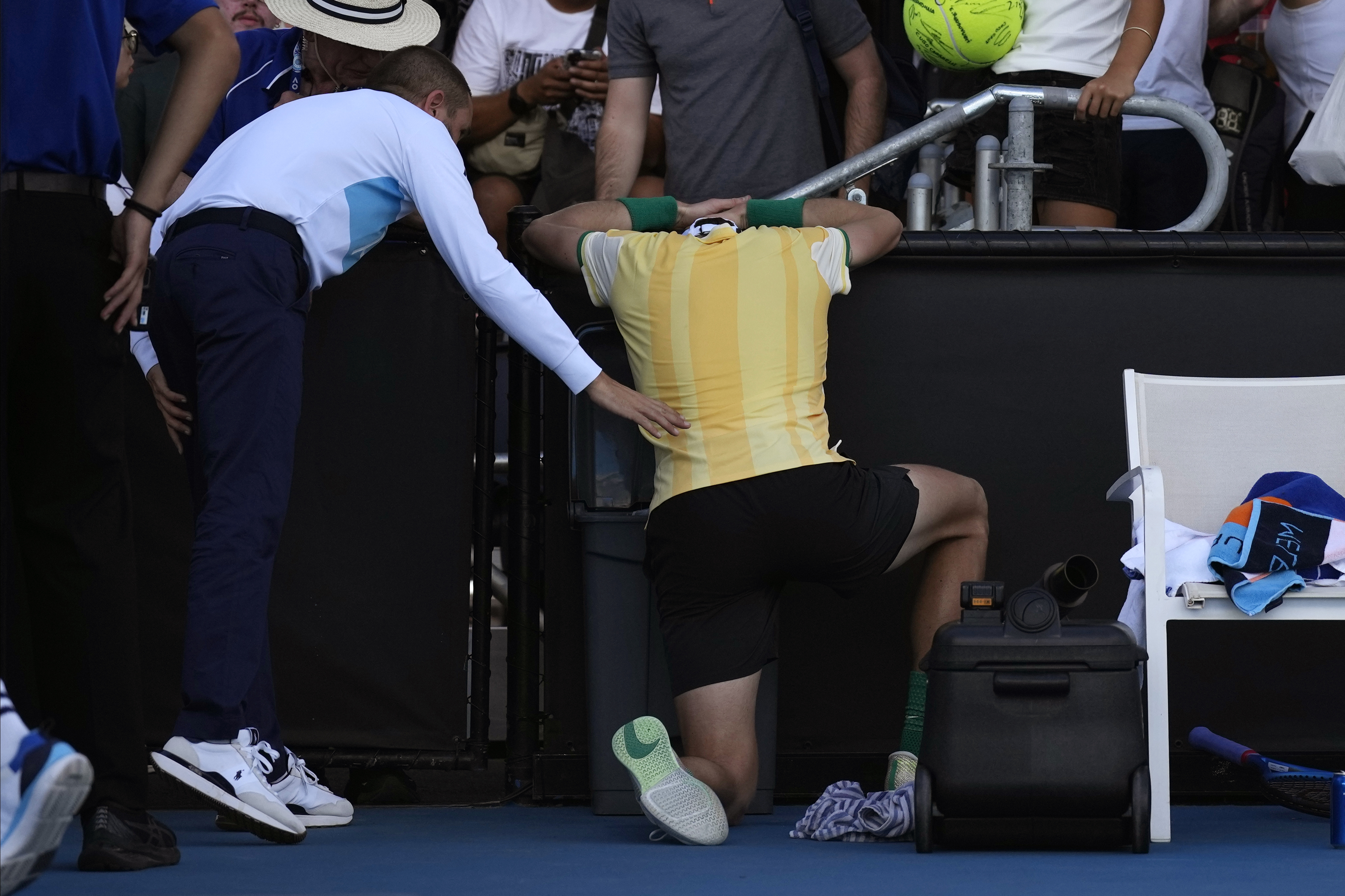 Jack Draper vomited into a bin at the side of the court