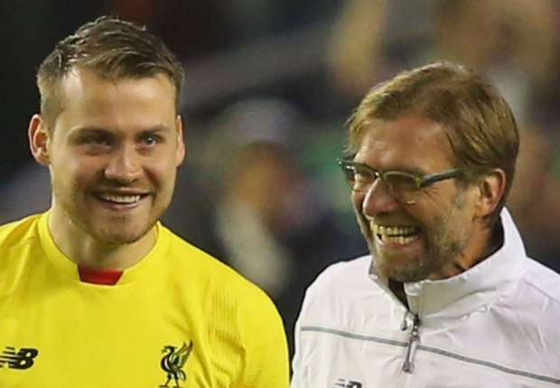 simon-mignolet-and-jurgen-klopp-cropped_1hfupgrszndln13lpn6sqv8dgh.jpg