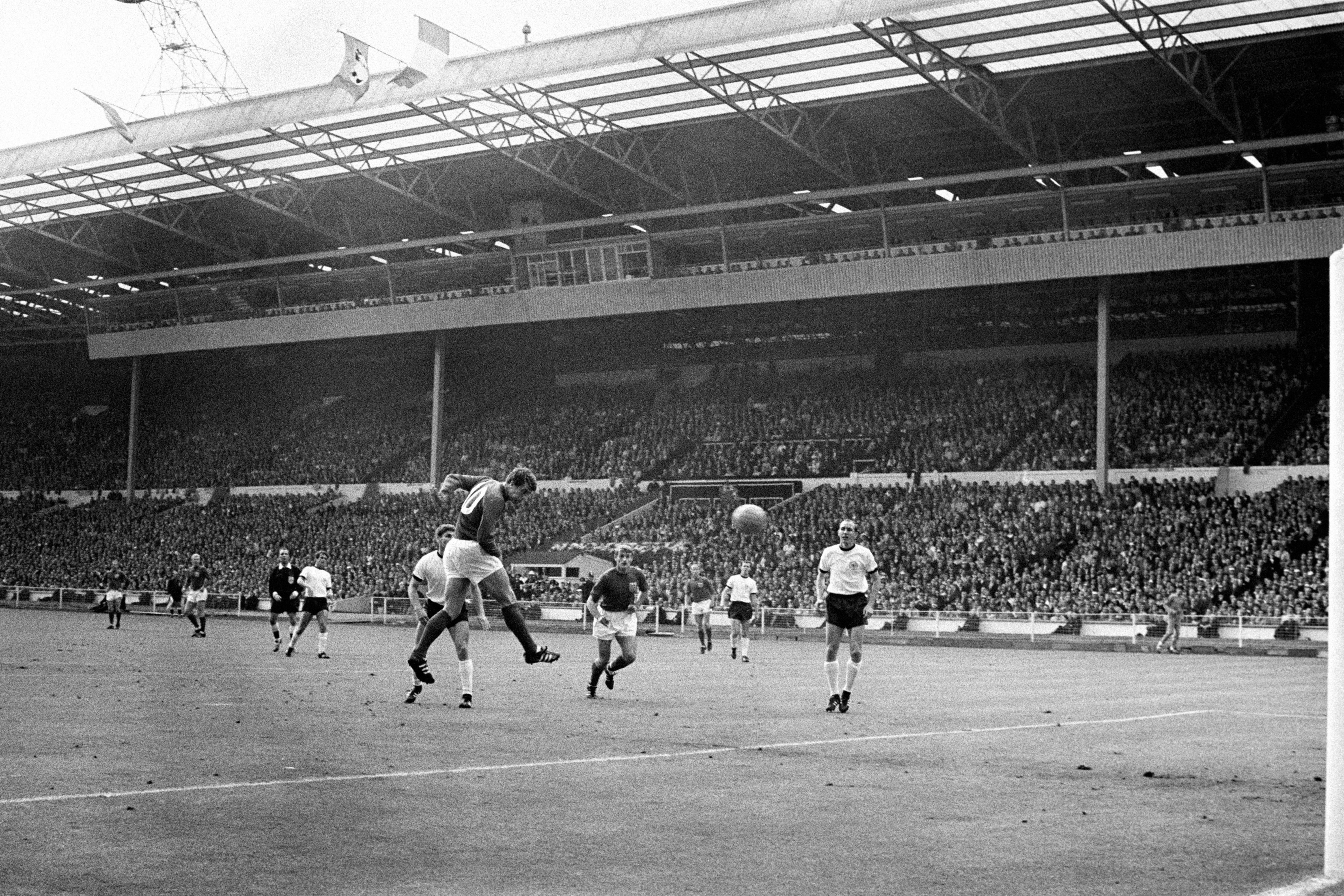 WORLD CUP FINAL : 1966 (GEOFF HURST)