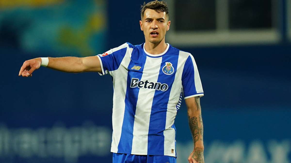 Porto confirm permanent move for Kiwior