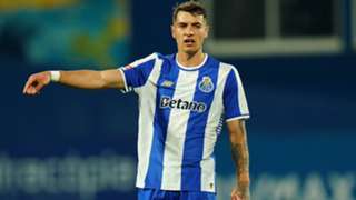Porto confirm permanent move for Kiwior