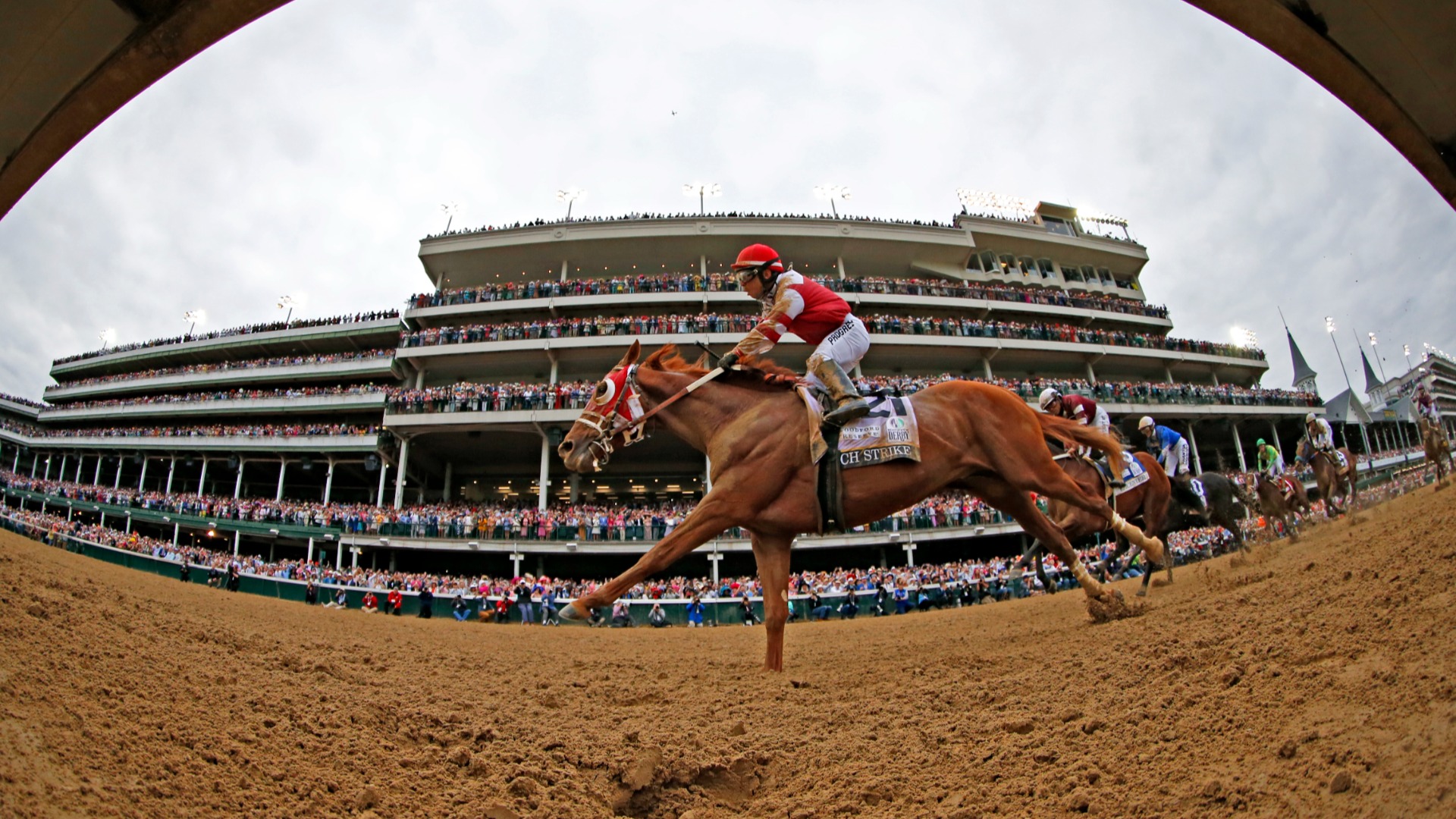 Rich Strike wins the Kentucky Derby