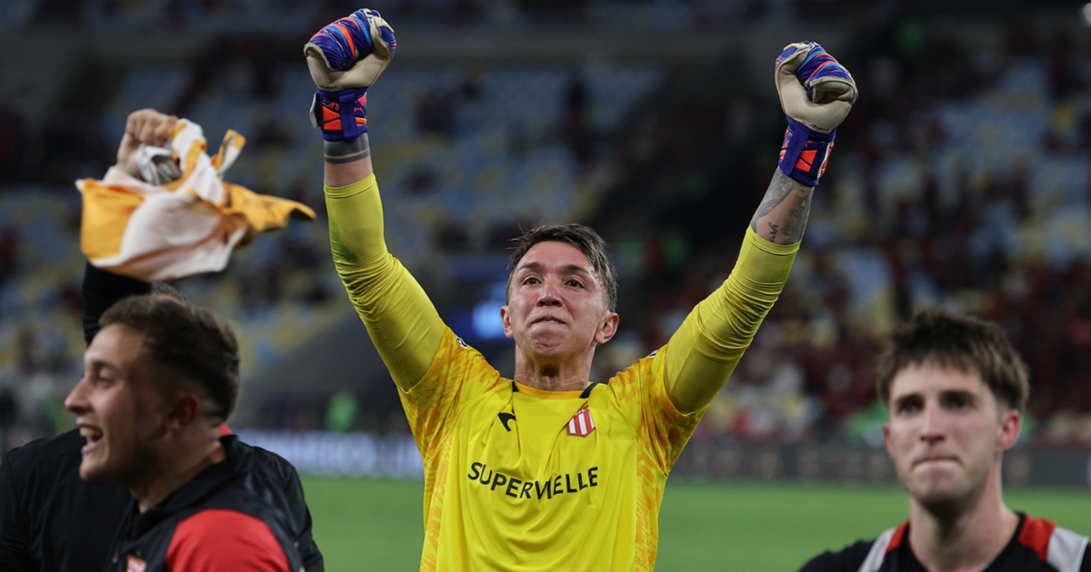 Muslera saves three penalties as Estudiantes beat Flamengo on spot kicks to reach Copa Libertadores final