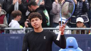 Shelton relieved to emerge from Nava scare in Munich