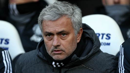Manchester United transfer news: Mourinho: we will sign a midfielder