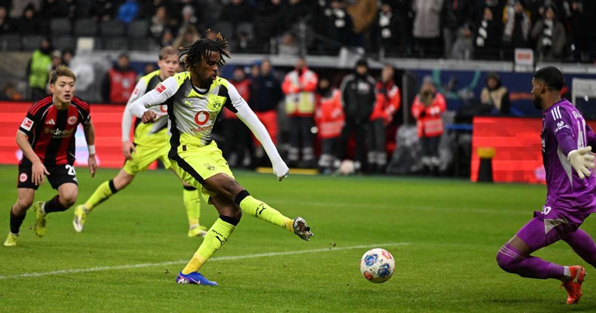 Carney Chukwuemeka celebrates his late equalizer for Borussia Dortmund