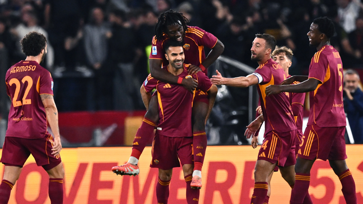 Roma 2-0 Udinese: Pellegrini penalty helps send hosts top of Serie A