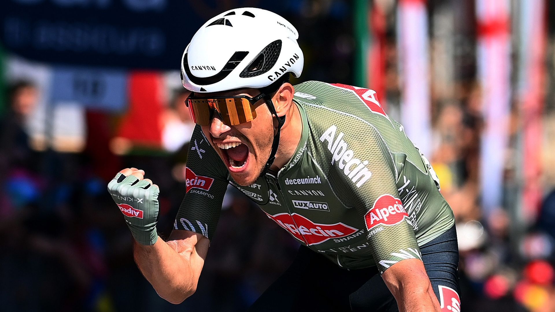 Stefano Oldani celebrates victory in Genova